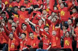 开云平台-IG险胜EG，Peanut成为全场焦点小组赛2:0（广州）