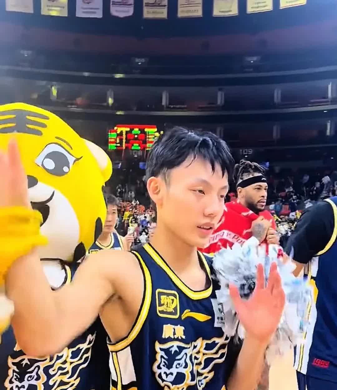 包含失败后球员深夜训练，豁出去了的词条
