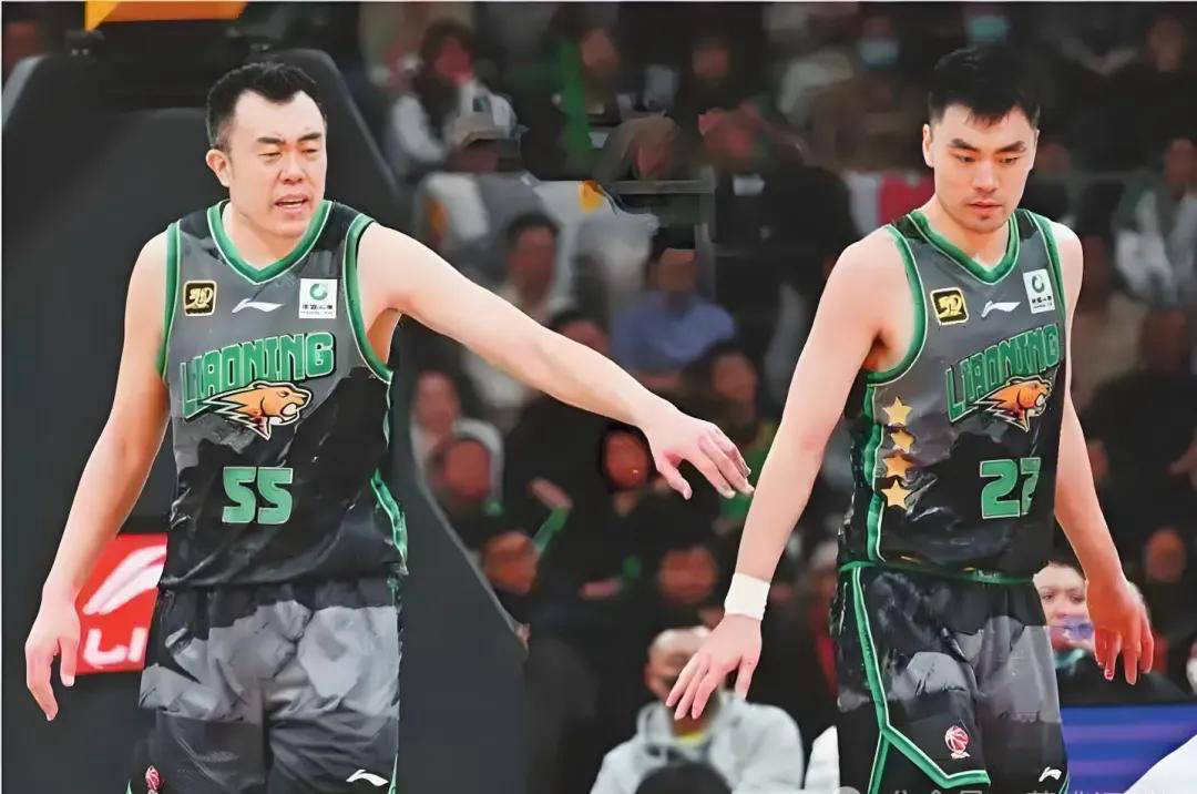 篮球职业联赛战绩曝光，各队表现抢眼争夺榜首