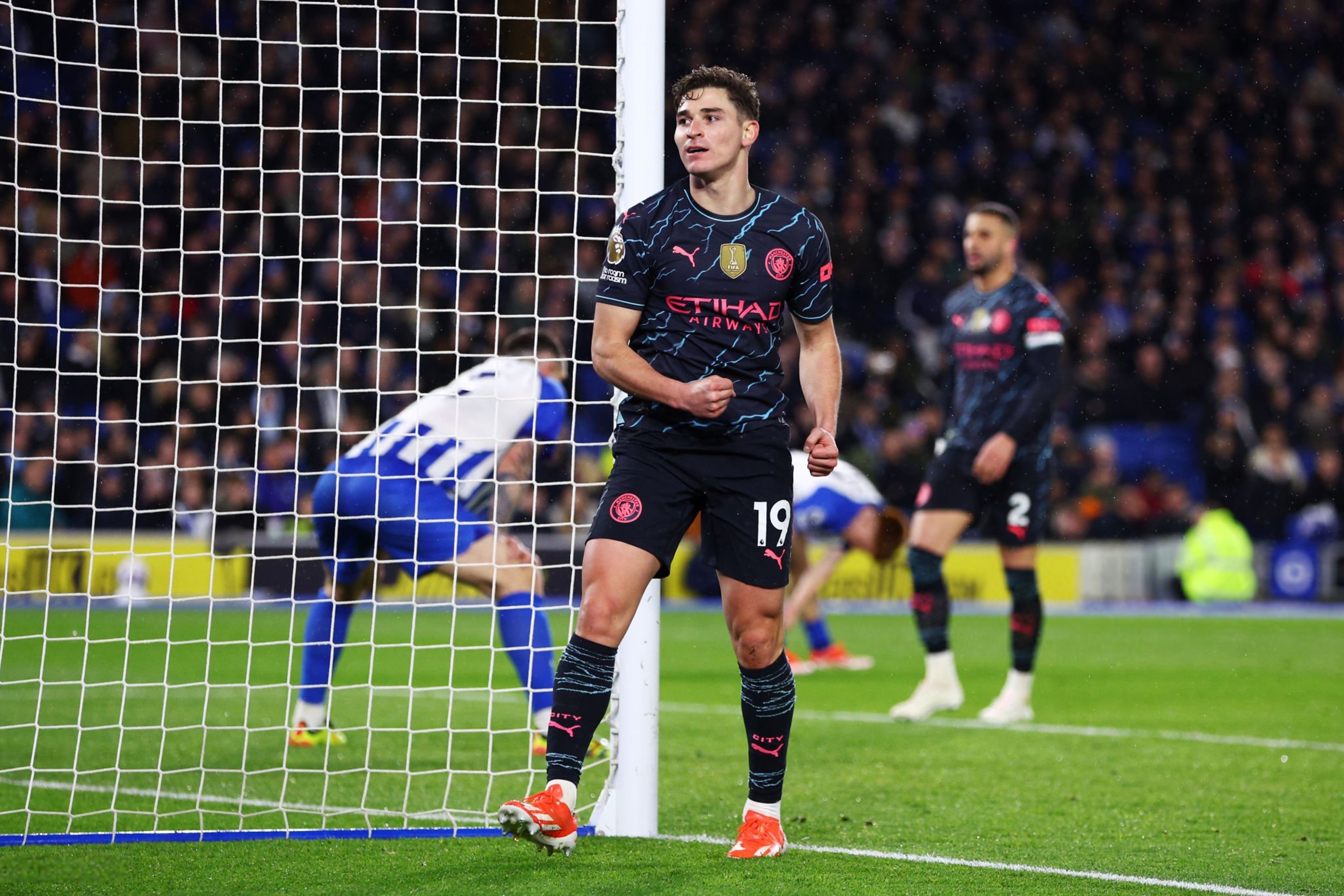 阿斯顿马丁轻取梅赛德斯,勒克莱尔统治全场的简单介绍 阿斯顿马丁轻取梅赛德斯,勒克莱尔统治全场的简单介绍